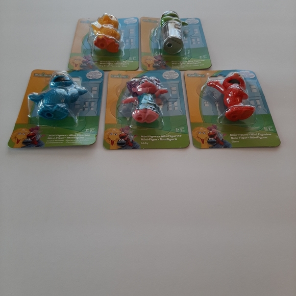 Sesame Street Mini Figures Set of 5 Big Bird Elmo Oscar Cookie Monster Abby - Picture 5 of 12